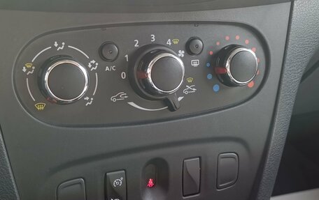 Renault Sandero II рестайлинг, 2019 год, 1 200 000 рублей, 23 фотография