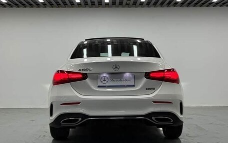 Mercedes-Benz A-Класс, 2023 год, 1 870 000 рублей, 5 фотография