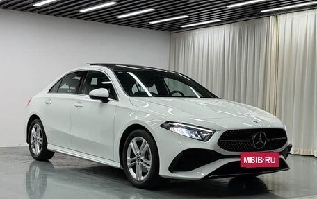 Mercedes-Benz A-Класс, 2023 год, 1 870 000 рублей, 3 фотография