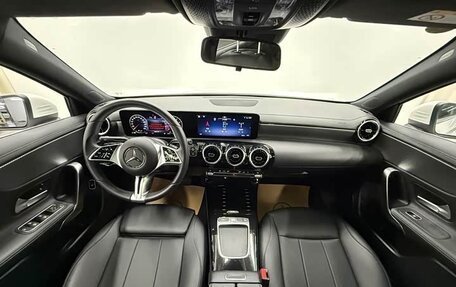 Mercedes-Benz A-Класс, 2023 год, 1 870 000 рублей, 13 фотография