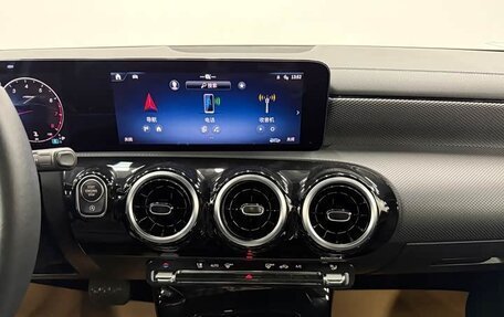 Mercedes-Benz A-Класс, 2023 год, 1 870 000 рублей, 10 фотография