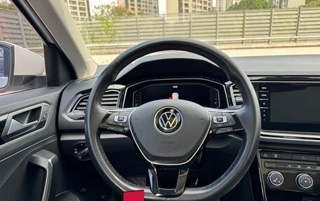 Volkswagen T-Roc I, 2021 год, 1 450 000 рублей, 12 фотография