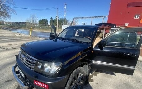 Toyota Land Cruiser 100 рестайлинг 2, 2004 год, 2 950 000 рублей, 3 фотография