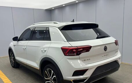 Volkswagen T-Roc I, 2021 год, 1 675 000 рублей, 5 фотография