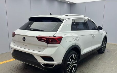 Volkswagen T-Roc I, 2021 год, 1 675 000 рублей, 6 фотография