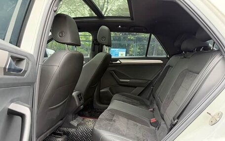 Volkswagen T-Roc I, 2022 год, 1 980 000 рублей, 8 фотография