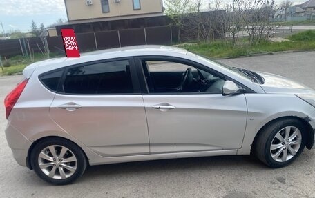 Hyundai Solaris II рестайлинг, 2012 год, 600 000 рублей, 4 фотография