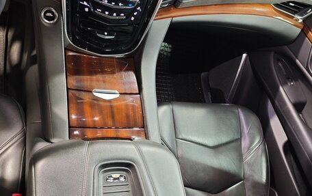 Cadillac Escalade IV, 2019 год, 3 980 000 рублей, 16 фотография