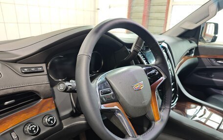 Cadillac Escalade IV, 2019 год, 3 980 000 рублей, 15 фотография