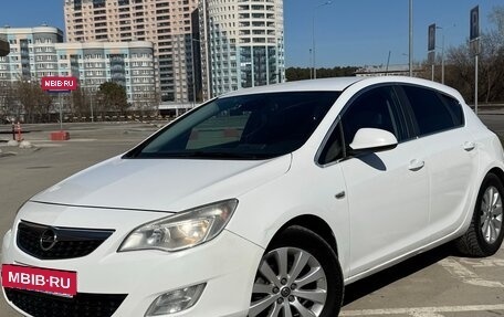 Opel Astra J, 2010 год, 530 000 рублей, 2 фотография