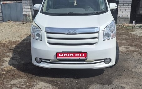 Toyota Noah III, 2007 год, 1 250 000 рублей, 1 фотография