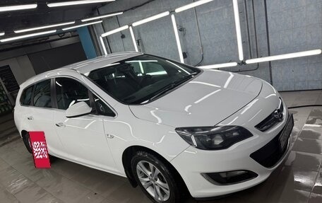 Opel Astra J, 2013 год, 882 000 рублей, 2 фотография