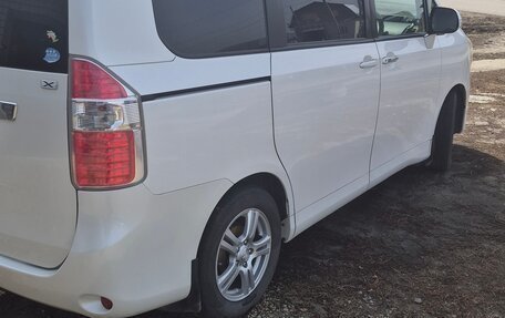 Toyota Noah III, 2007 год, 1 250 000 рублей, 5 фотография