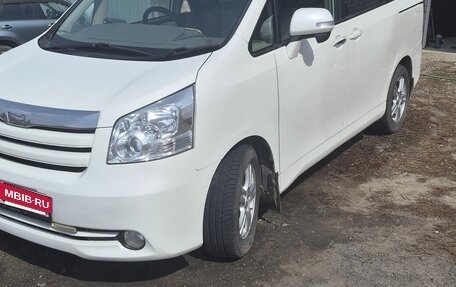 Toyota Noah III, 2007 год, 1 250 000 рублей, 3 фотография