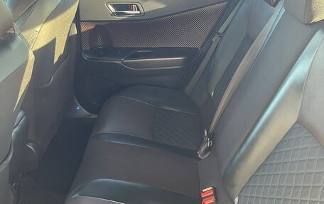 Toyota C-HR I рестайлинг, 2019 год, 2 300 000 рублей, 8 фотография