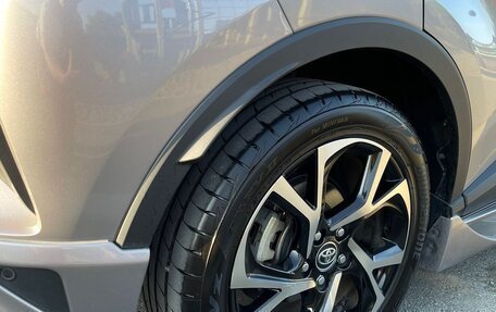 Toyota C-HR I рестайлинг, 2019 год, 2 300 000 рублей, 14 фотография