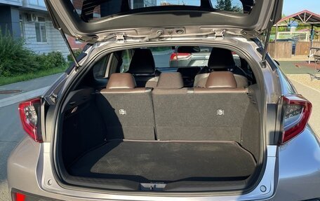 Toyota C-HR I рестайлинг, 2019 год, 2 300 000 рублей, 9 фотография