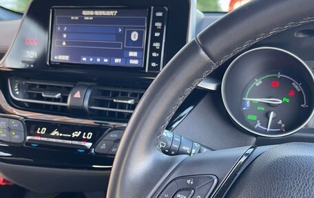 Toyota C-HR I рестайлинг, 2019 год, 2 300 000 рублей, 12 фотография