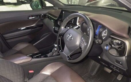 Toyota C-HR I рестайлинг, 2019 год, 2 300 000 рублей, 22 фотография