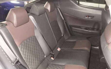 Toyota C-HR I рестайлинг, 2019 год, 2 300 000 рублей, 24 фотография