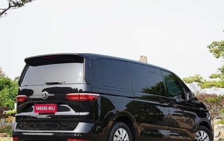 Volkswagen Multivan, 2023 год, 5 400 000 рублей, 2 фотография