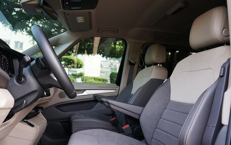 Volkswagen Multivan, 2023 год, 5 400 000 рублей, 15 фотография