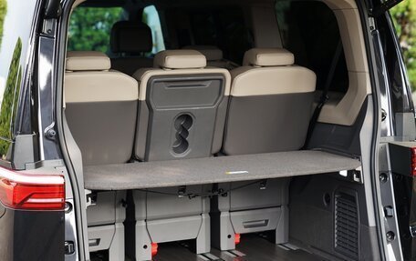 Volkswagen Multivan, 2023 год, 5 400 000 рублей, 19 фотография