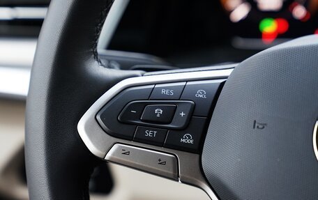 Volkswagen Multivan, 2023 год, 5 400 000 рублей, 12 фотография