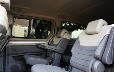 Volkswagen Multivan, 2023 год, 5 400 000 рублей, 18 фотография