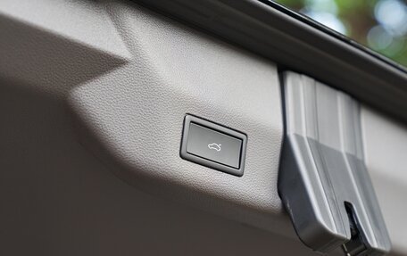 Volkswagen Multivan, 2023 год, 5 400 000 рублей, 21 фотография