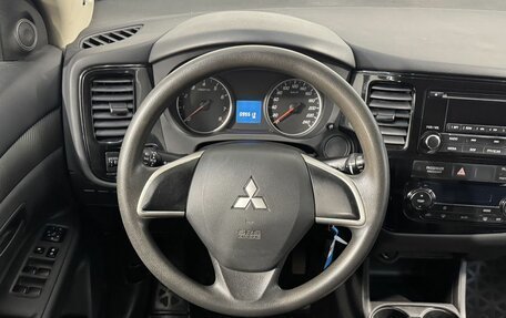 Mitsubishi Outlander III рестайлинг 3, 2014 год, 1 599 800 рублей, 10 фотография