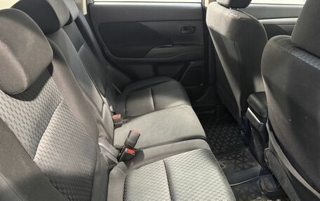 Mitsubishi Outlander III рестайлинг 3, 2014 год, 1 599 800 рублей, 4 фотография