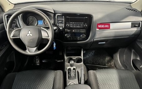 Mitsubishi Outlander III рестайлинг 3, 2014 год, 1 599 800 рублей, 9 фотография