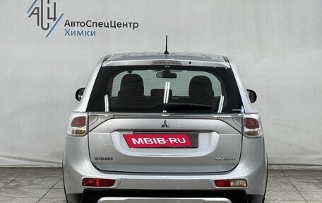 Mitsubishi Outlander III рестайлинг 3, 2014 год, 1 599 800 рублей, 12 фотография