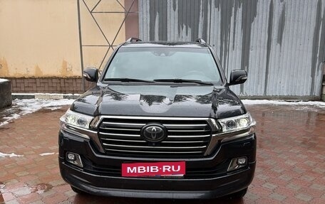 Toyota Land Cruiser 200, 2017 год, 5 600 000 рублей, 1 фотография