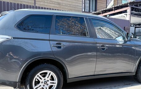 Mitsubishi Outlander III рестайлинг 3, 2014 год, 1 690 000 рублей, 3 фотография