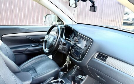 Mitsubishi Outlander III рестайлинг 3, 2014 год, 1 690 000 рублей, 8 фотография