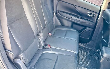 Mitsubishi Outlander III рестайлинг 3, 2014 год, 1 690 000 рублей, 9 фотография