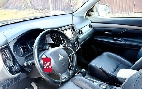 Mitsubishi Outlander III рестайлинг 3, 2014 год, 1 690 000 рублей, 7 фотография