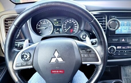 Mitsubishi Outlander III рестайлинг 3, 2014 год, 1 690 000 рублей, 13 фотография