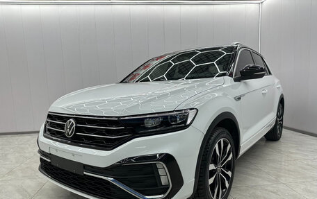 Volkswagen T-Roc I, 2021 год, 1 650 000 рублей, 2 фотография