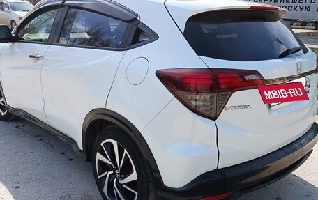 Honda Vezel, 2018 год, 1 930 000 рублей, 3 фотография