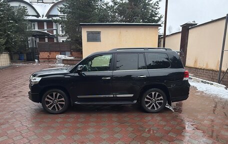 Toyota Land Cruiser 200, 2017 год, 5 600 000 рублей, 2 фотография