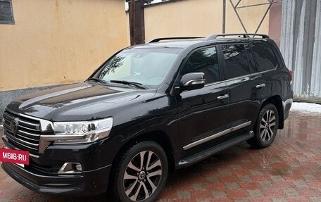 Toyota Land Cruiser 200, 2017 год, 5 600 000 рублей, 3 фотография