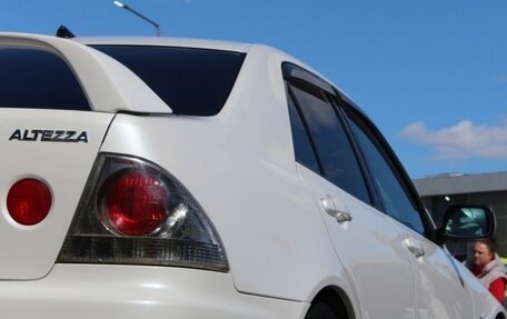 Toyota Altezza, 2002 год, 850 000 рублей, 10 фотография