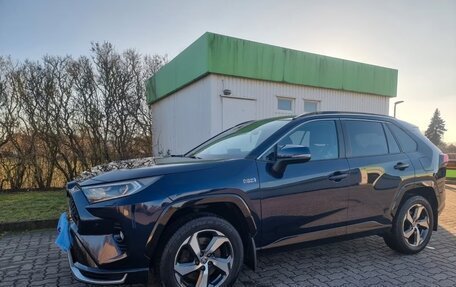 Toyota RAV4, 2021 год, 3 000 000 рублей, 2 фотография