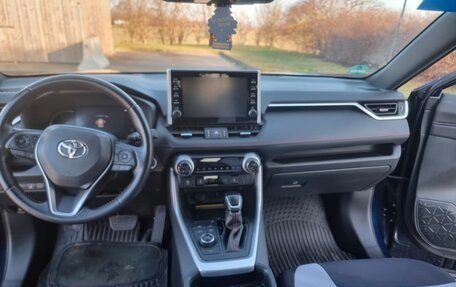 Toyota RAV4, 2021 год, 3 000 000 рублей, 8 фотография