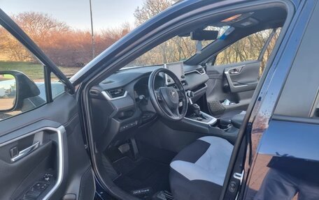 Toyota RAV4, 2021 год, 3 000 000 рублей, 10 фотография