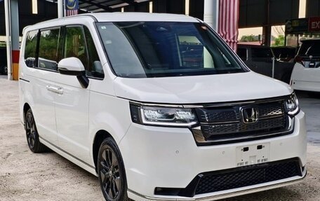 Honda Stepwgn, 2023 год, 2 500 000 рублей, 3 фотография