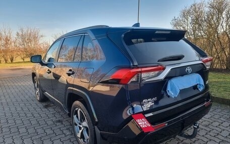 Toyota RAV4, 2021 год, 3 000 000 рублей, 3 фотография